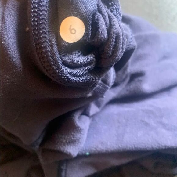 Lululemon High-Waist Airlift Legging Sz 6 - Picture 4 of 10